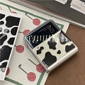 Handmade Cute Cartoon elegant Cow Patterns Weiß Schwarz Stickers Telefon Case for Samsung Galaxy Z Flip und Z Flip 3 Cosplay (5G)